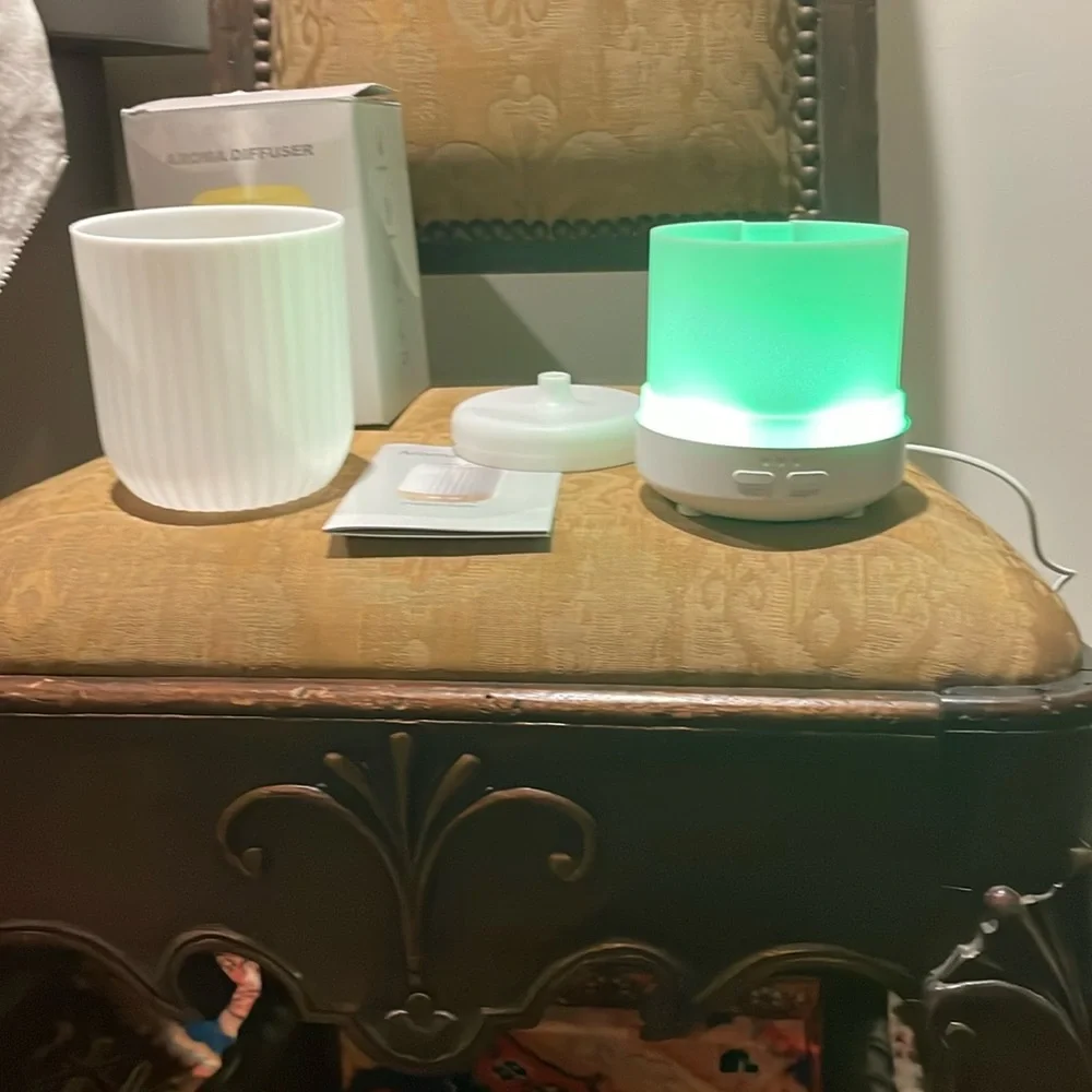 Aroma Diffuser - White with mist and colors NIB